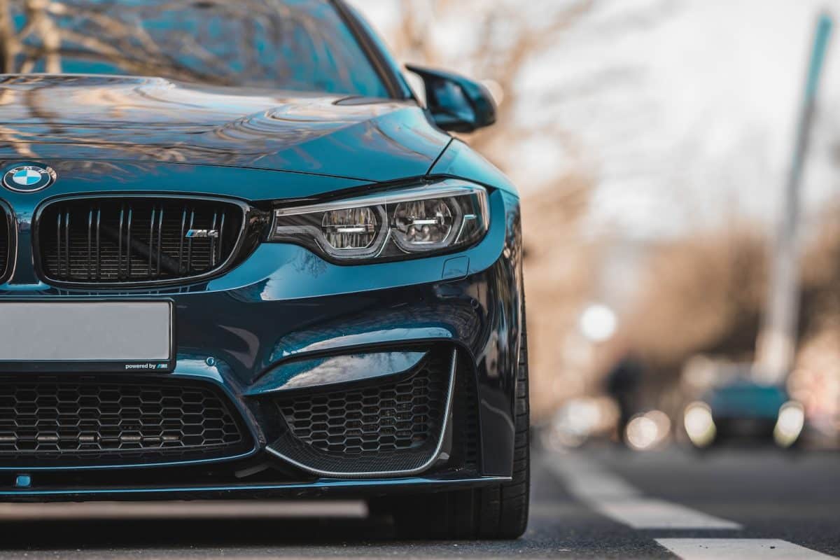 Comprendre les symboles lumineux de votre BMW E90 pour une conduite en toute sécurité
