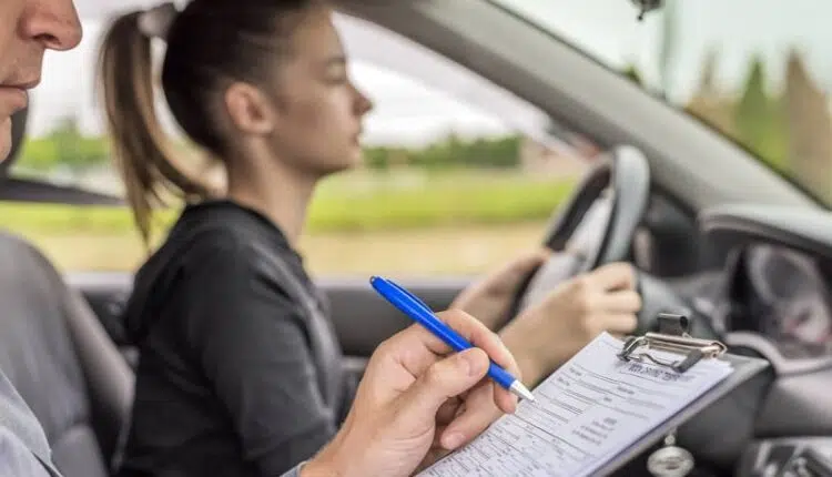 Comment se préparer pour son examen de permis de conduire en ligne