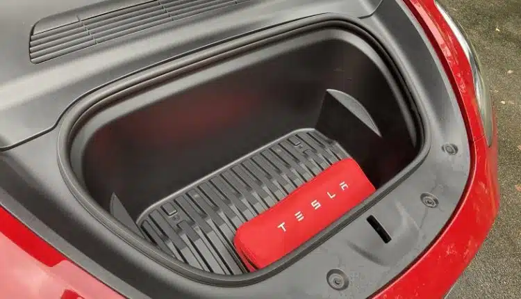 Découvrez la taille du coffre de la Tesla Model 3