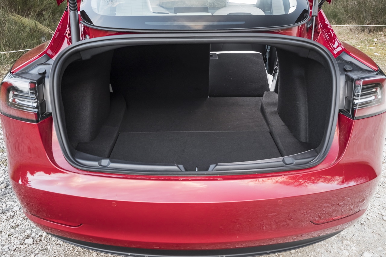 Découvrez la taille du coffre de la Tesla Model 3