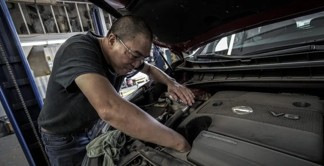 Voiture qui broute : quelles sont les causes et les solutions ?