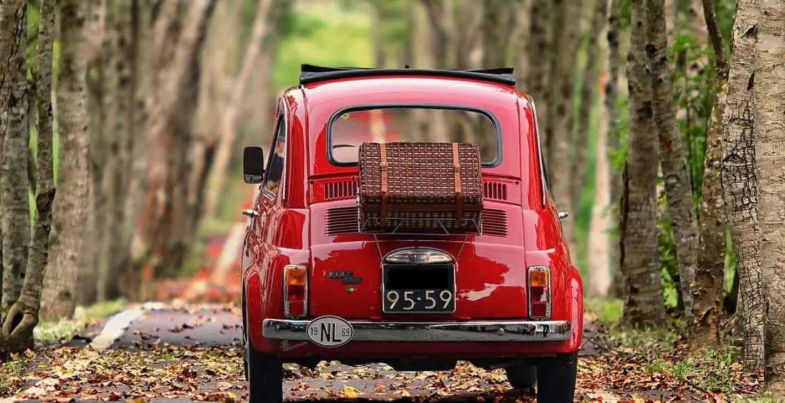 Une Fiat rouge