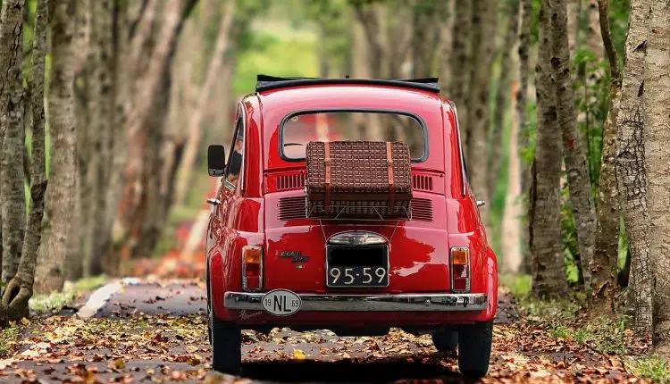 Une Fiat rouge