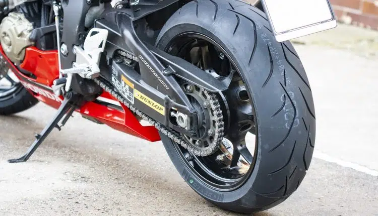 Un pneu de moto